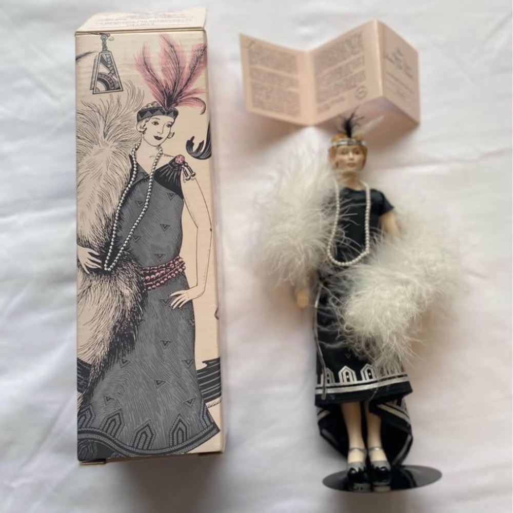 1989 Vintage Avon ‘Bygone Days’ Fashion Doll ‘Roaring Twenties Gloria’ in box